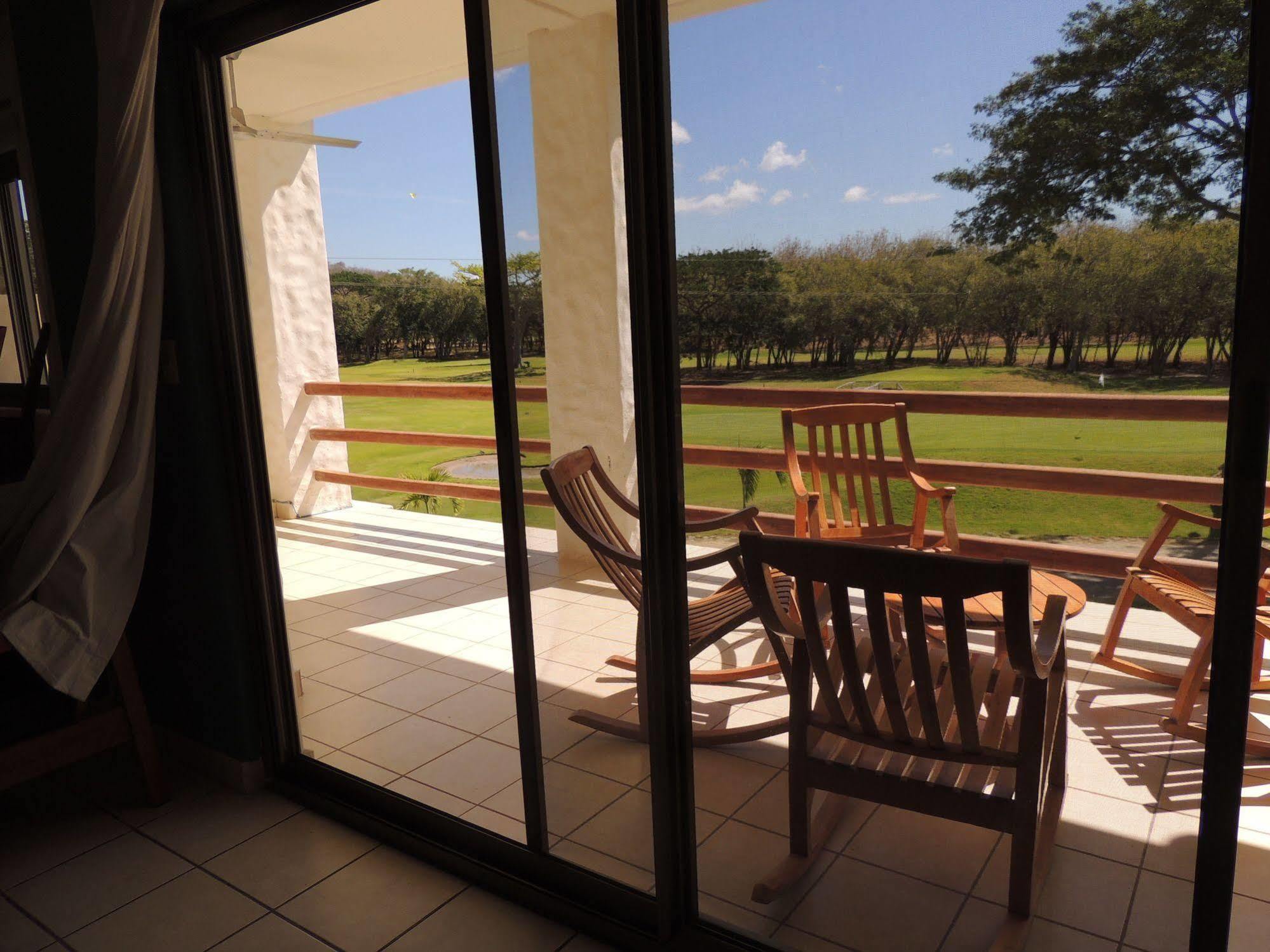 Hacienda Iguana Beach And Golf Resort Tola Exterior photo